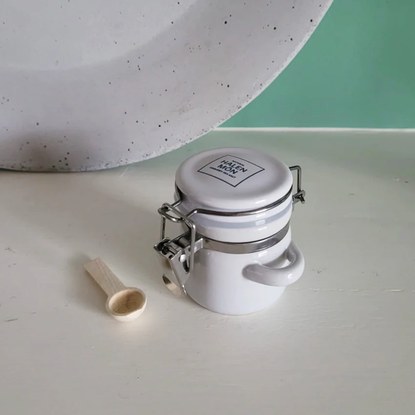 Little Ceramic Jar with Garlic Sea Salt, Halen Môn, 15g