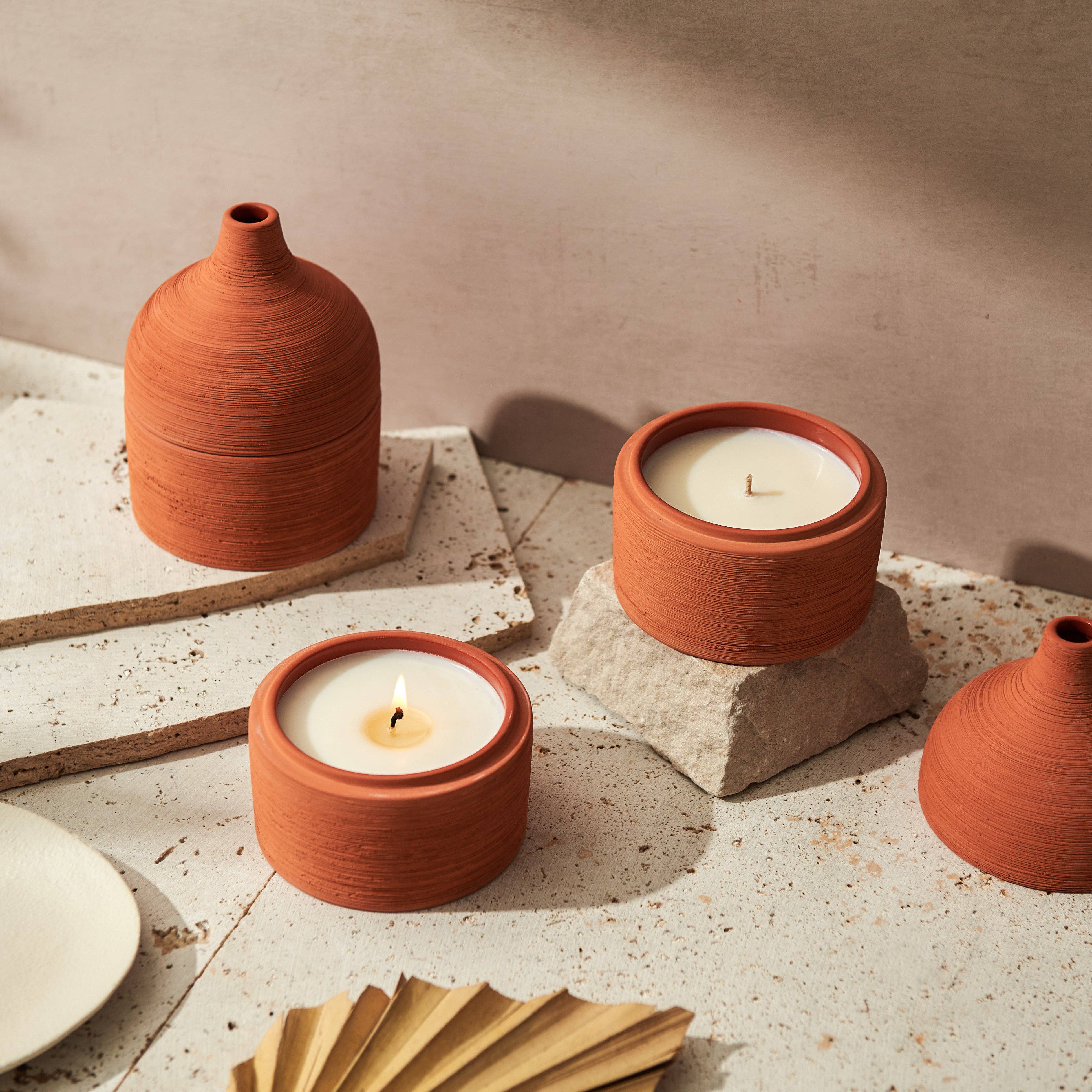 Moroccan Amber & Orris Root Textured Terracotta Candle - Image 7